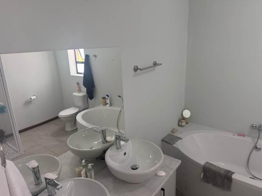 5 Bedroom Property for Sale in Stilbaai Oos Western Cape